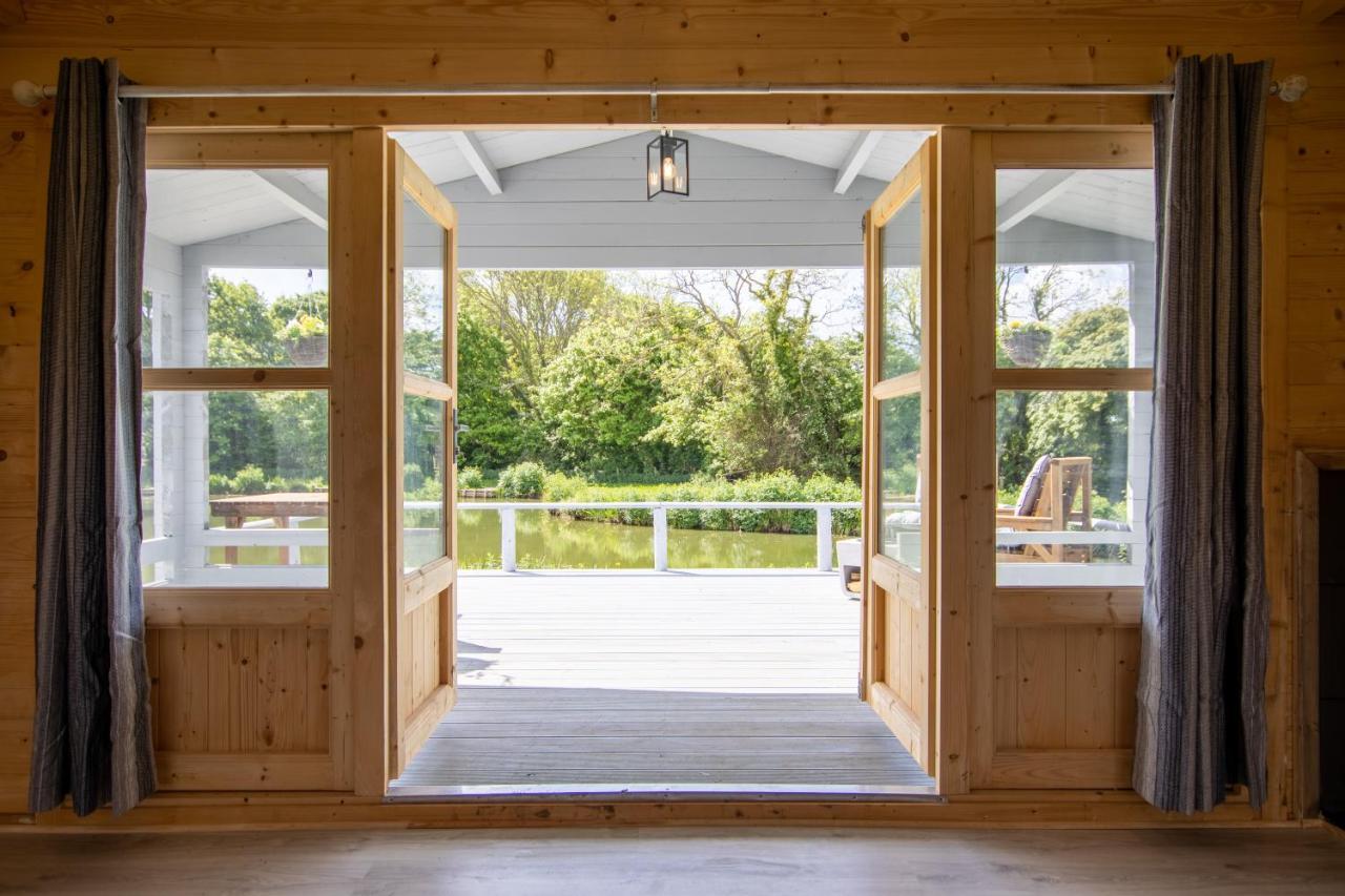 Choller Lake Lodges - Primrose Cabin With Private Hot Tub Arundel Buitenkant foto