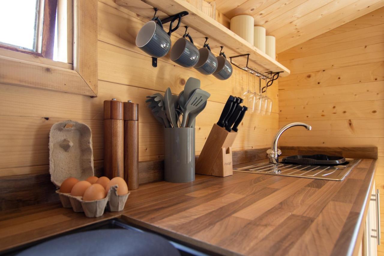 Choller Lake Lodges - Primrose Cabin With Private Hot Tub Arundel Buitenkant foto