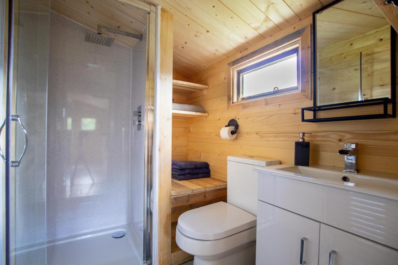 Choller Lake Lodges - Primrose Cabin With Private Hot Tub Arundel Buitenkant foto