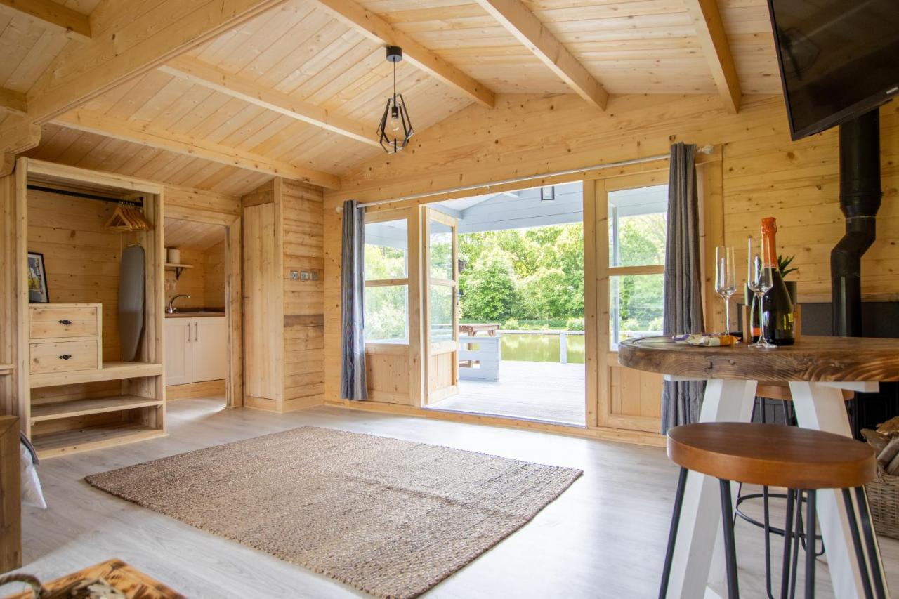 Choller Lake Lodges - Primrose Cabin With Private Hot Tub Arundel Buitenkant foto