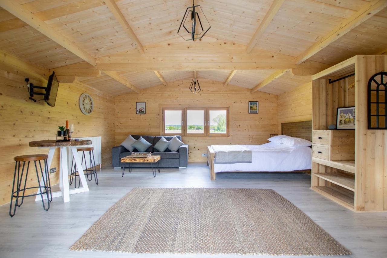 Choller Lake Lodges - Primrose Cabin With Private Hot Tub Arundel Buitenkant foto