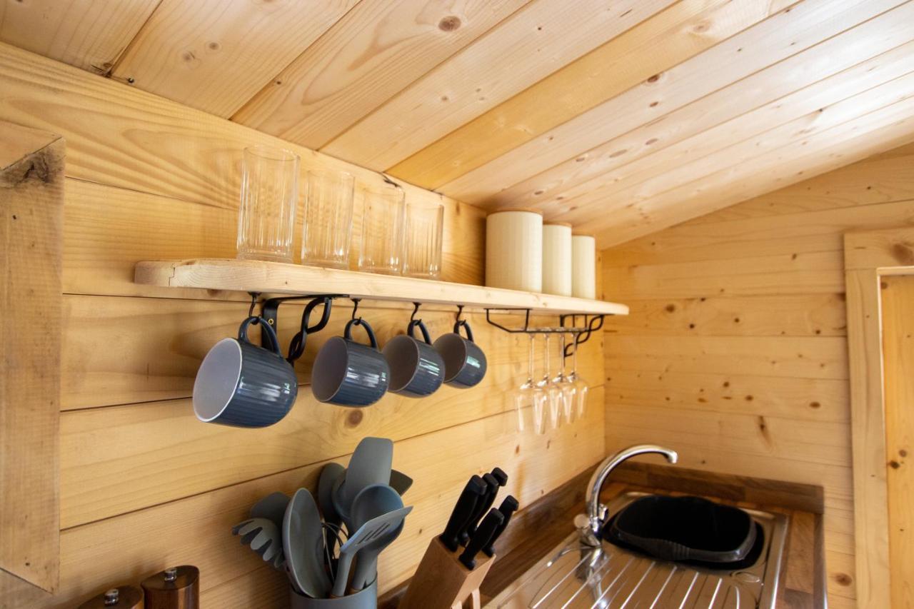 Choller Lake Lodges - Primrose Cabin With Private Hot Tub Arundel Buitenkant foto