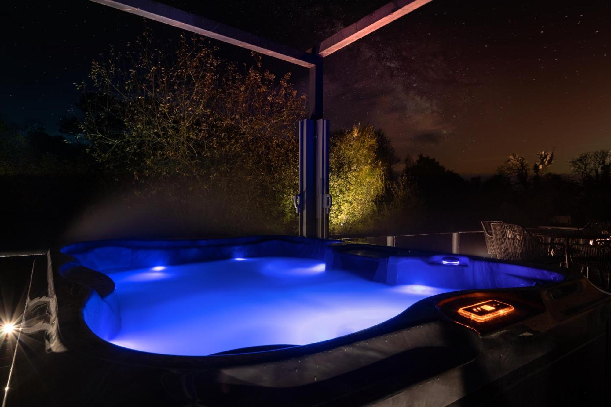 Choller Lake Lodges - Primrose Cabin With Private Hot Tub Arundel Buitenkant foto
